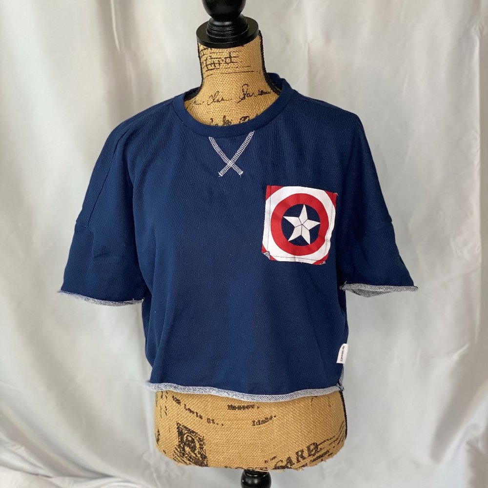 Women's Marvel T-shirt crop top Sz Medium
